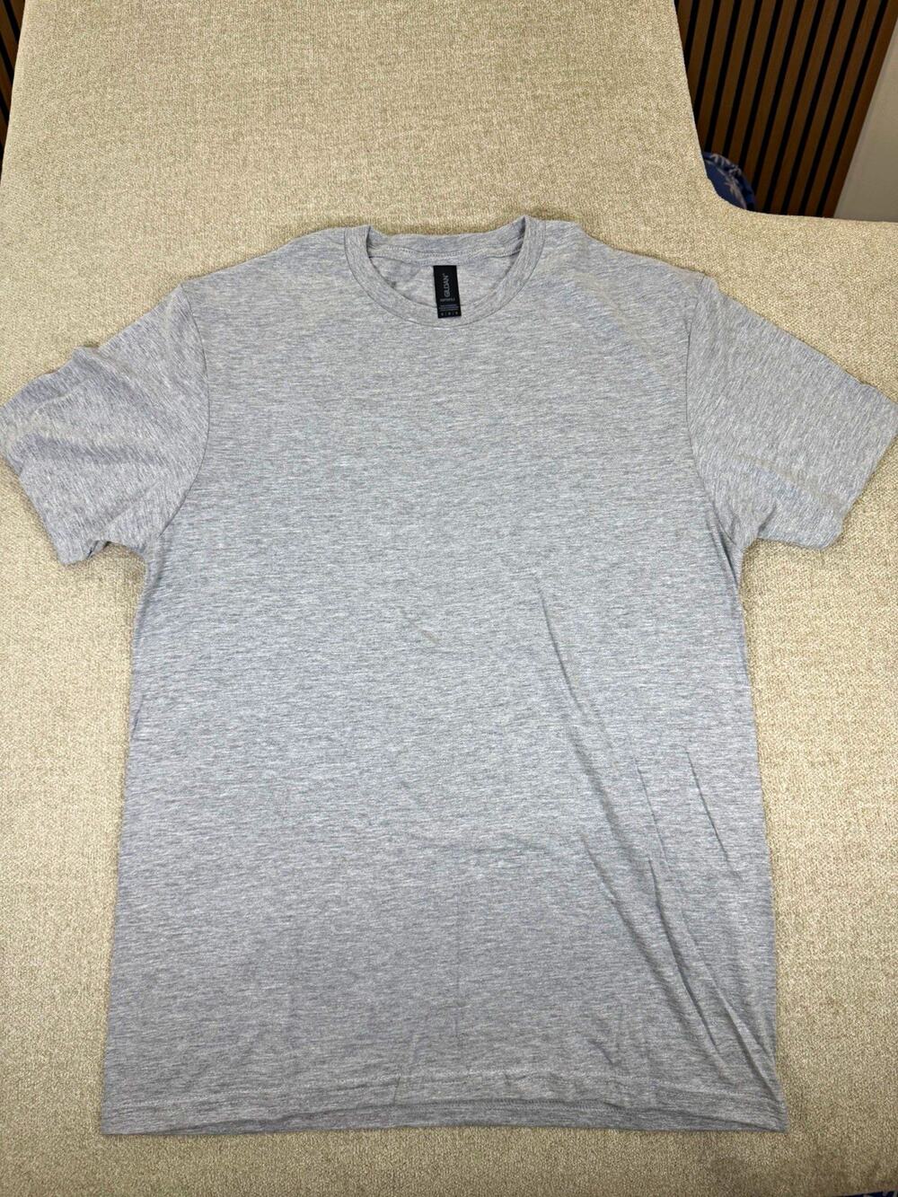 Gildan Softstyle Men's M Gray Cotton Jersey Tagless Crew Neck Short Sleeve Tee
